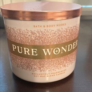 Bath & Body Works Pure Wonder Candle - White and Gold